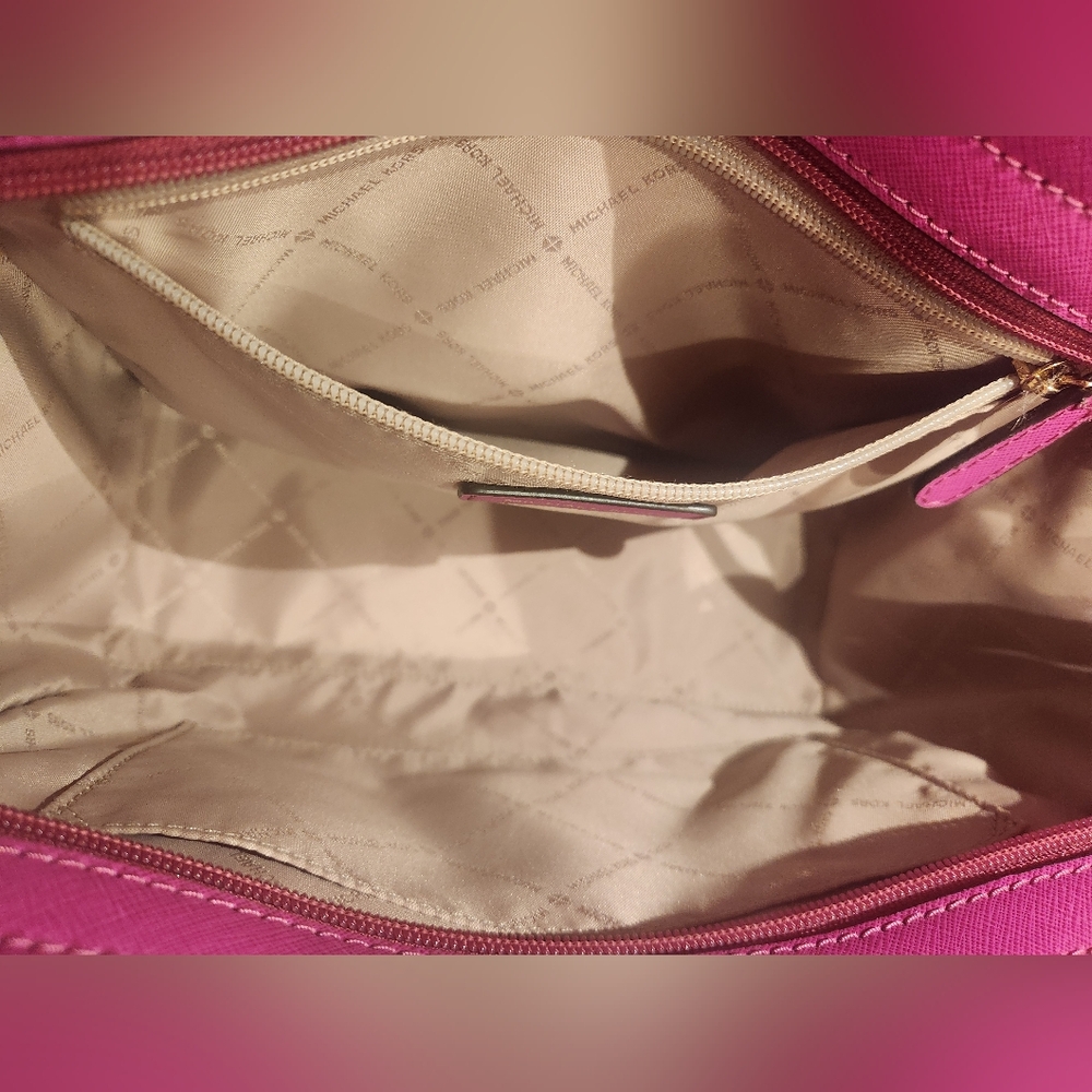 Gorgeous hot pink Michael Kors Selma Mdm Studded convertible crossbody bag - Picture 13 of 14